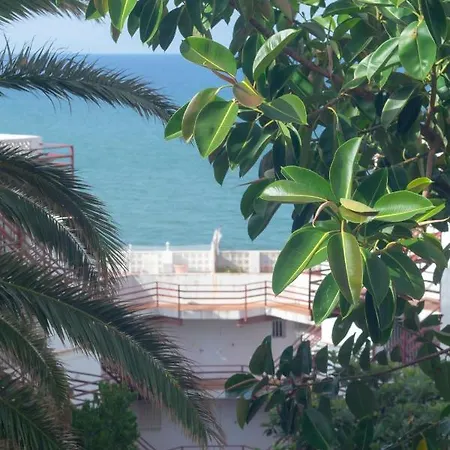 Comfortable And Elegant Seafront *