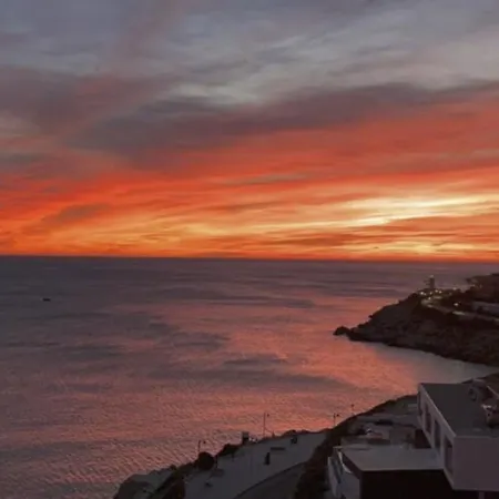 Comfortable And Elegant Seafront *