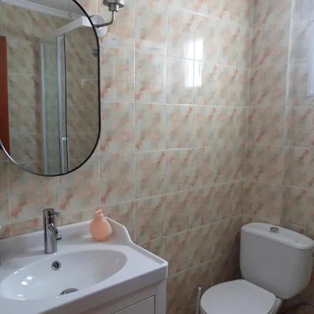 Апартаменты Comfortable And Elegant Seafront