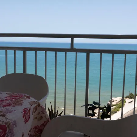 Comfortable And Elegant Seafront *