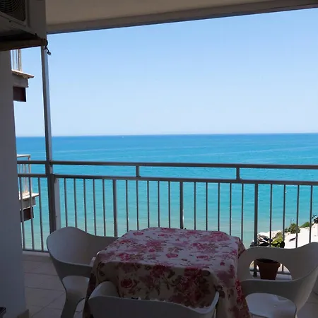 Comfortable And Elegant Seafront Апартаменты *
