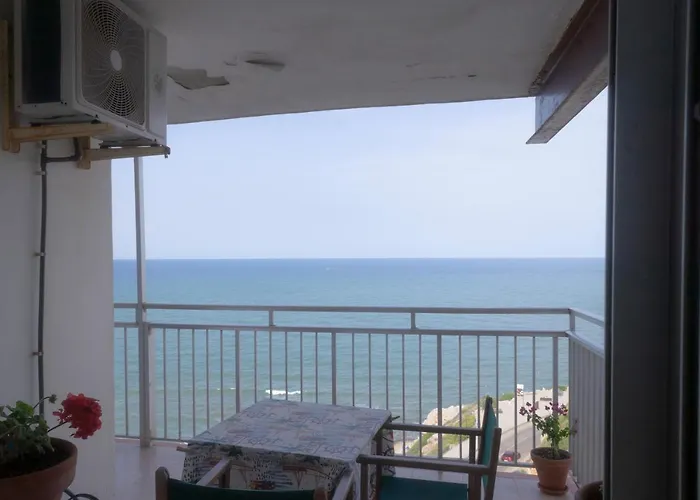 Comfortable And Elegant Seafront